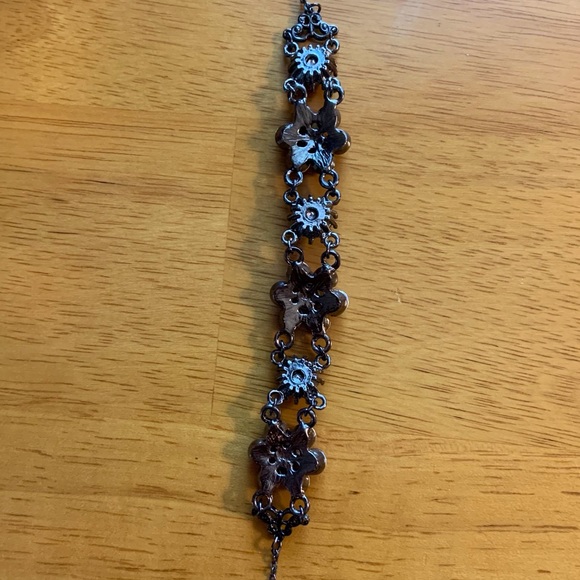 Vintage gunmetal glass bead red floral bracelet, 7 inches - Picture 5 of 7